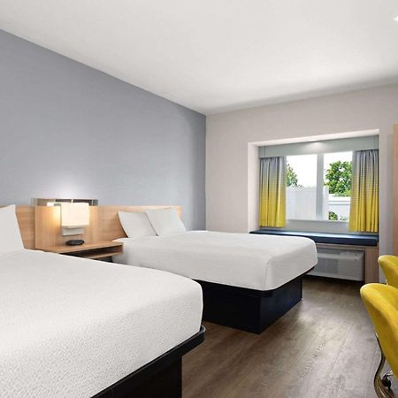 Microtel Inn & Suites By Wyndham Panama City Eksteriør billede