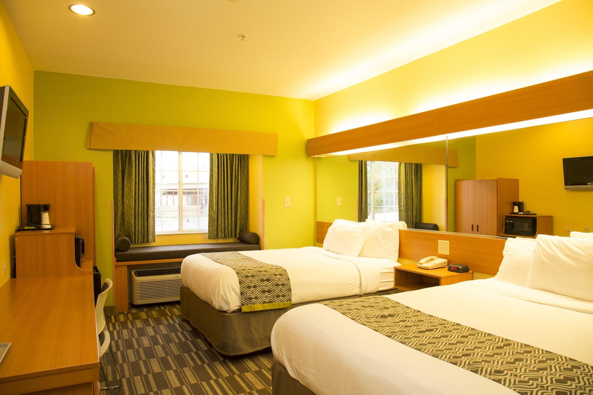 Microtel Inn & Suites By Wyndham Panama City Eksteriør billede