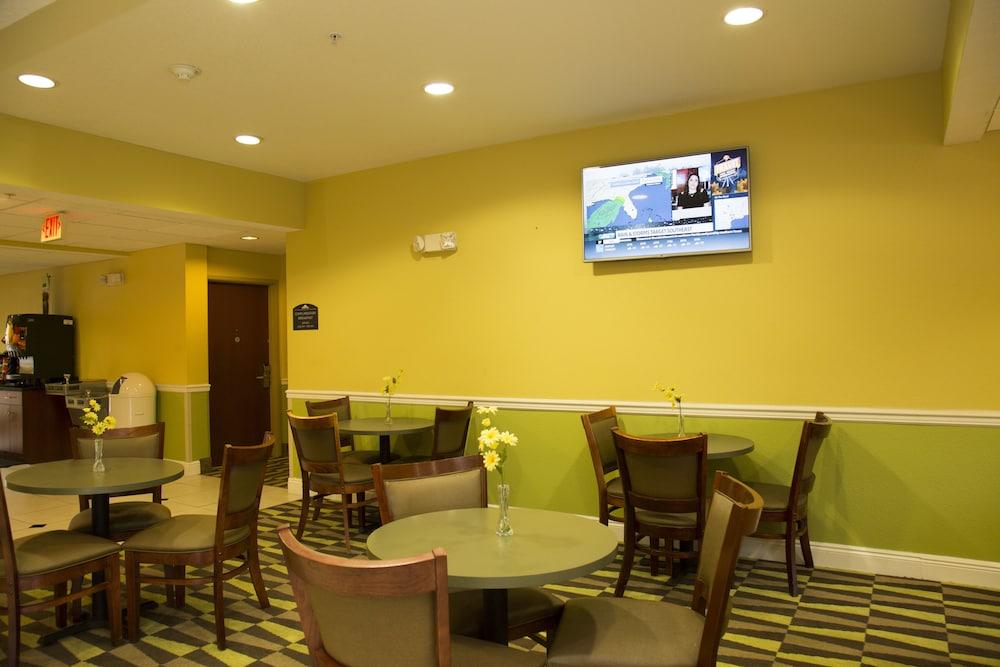 Microtel Inn & Suites By Wyndham Panama City Eksteriør billede
