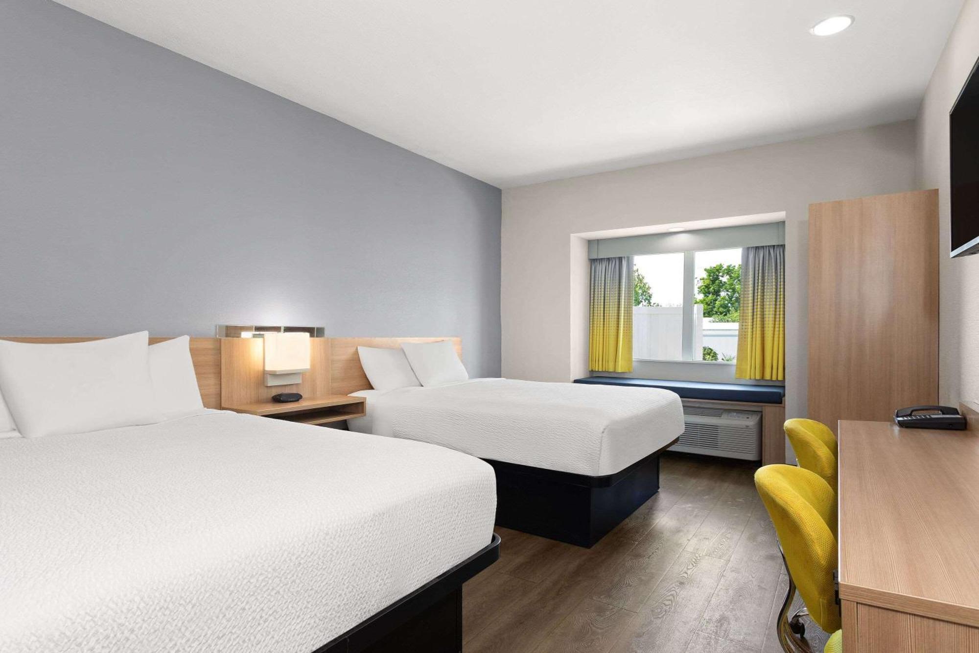 Microtel Inn & Suites By Wyndham Panama City Eksteriør billede