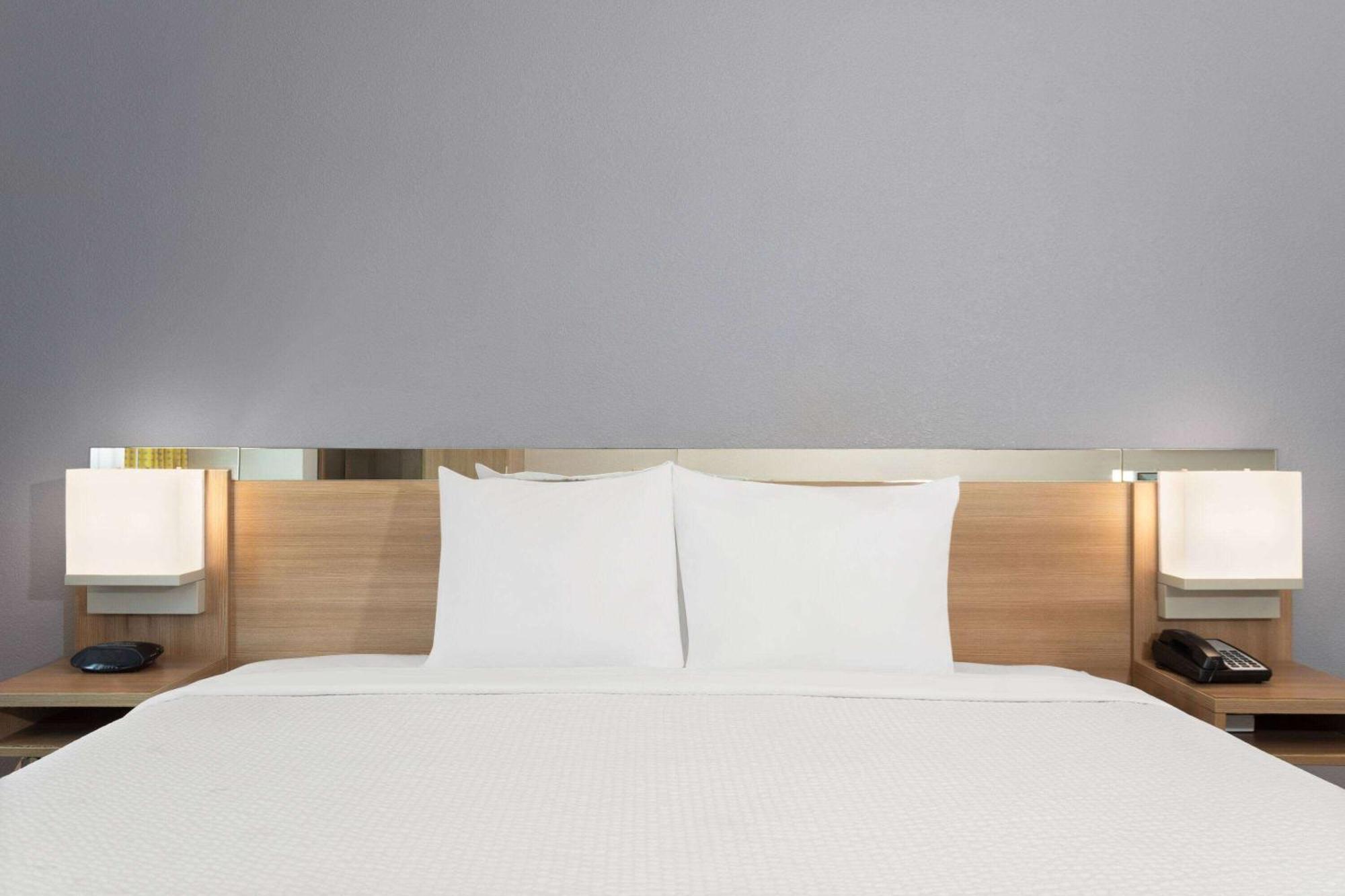 Microtel Inn & Suites By Wyndham Panama City Eksteriør billede