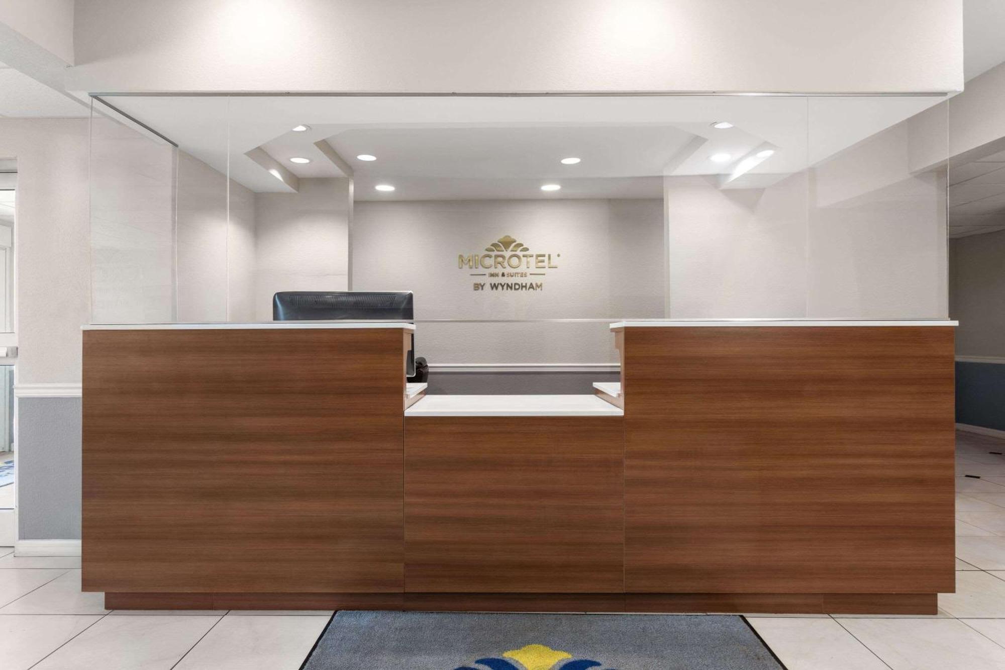 Microtel Inn & Suites By Wyndham Panama City Eksteriør billede