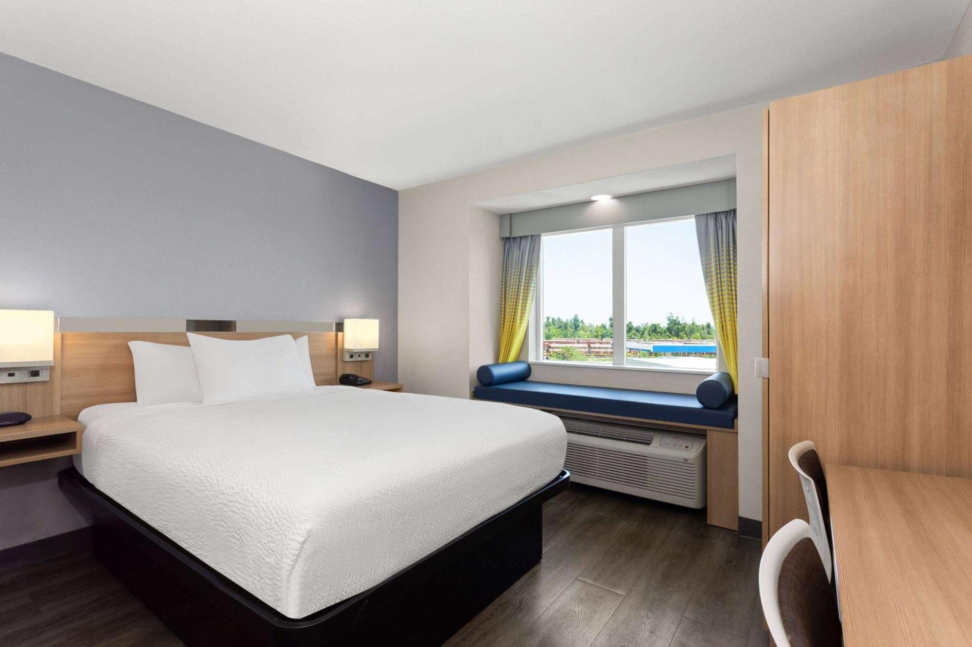 Microtel Inn & Suites By Wyndham Panama City Eksteriør billede