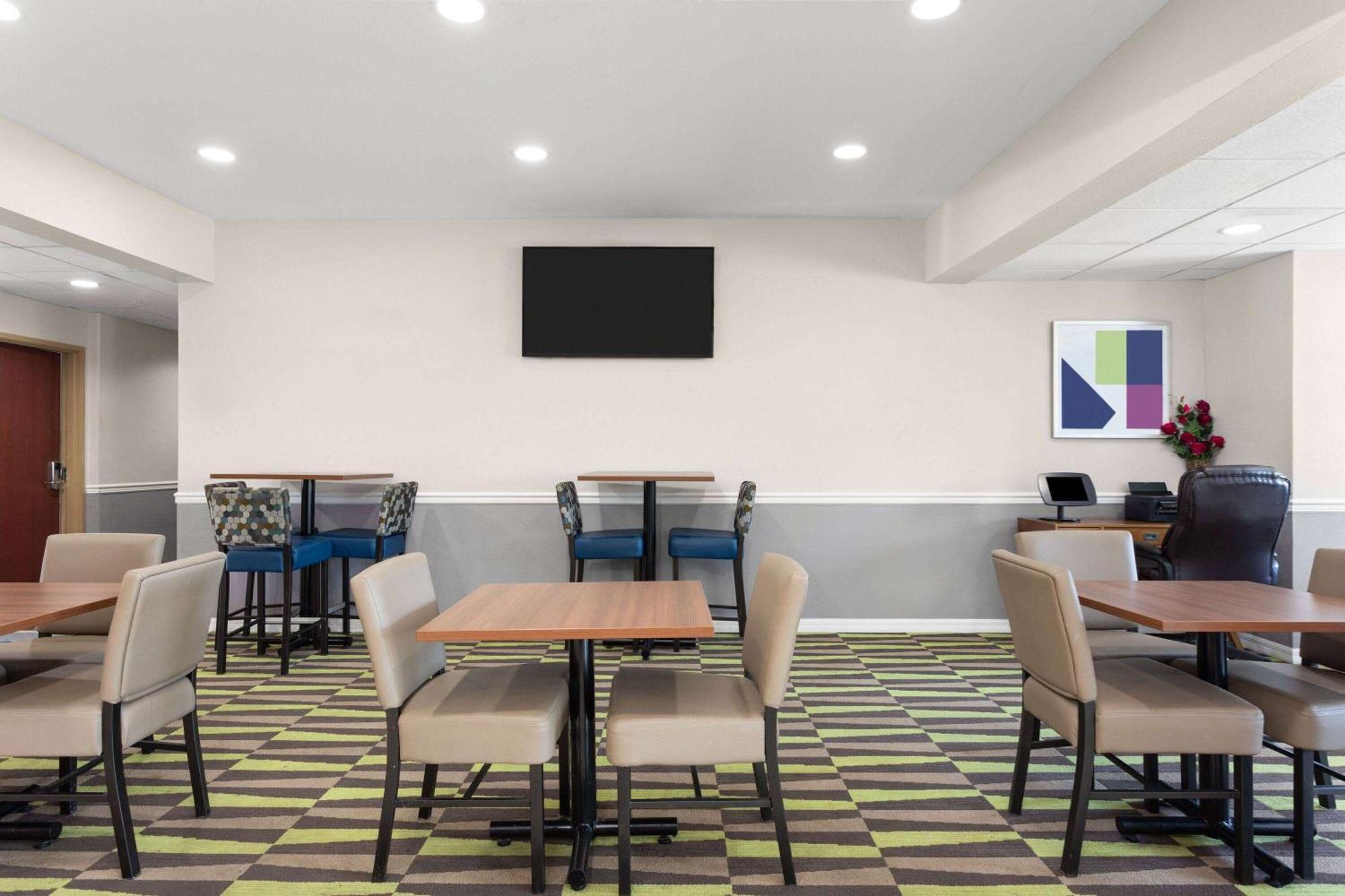 Microtel Inn & Suites By Wyndham Panama City Eksteriør billede
