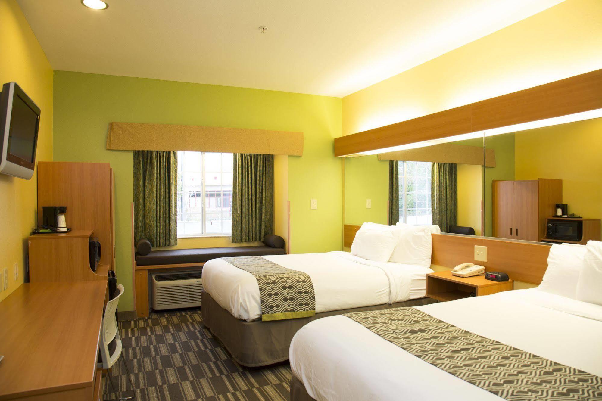 Microtel Inn & Suites By Wyndham Panama City Eksteriør billede